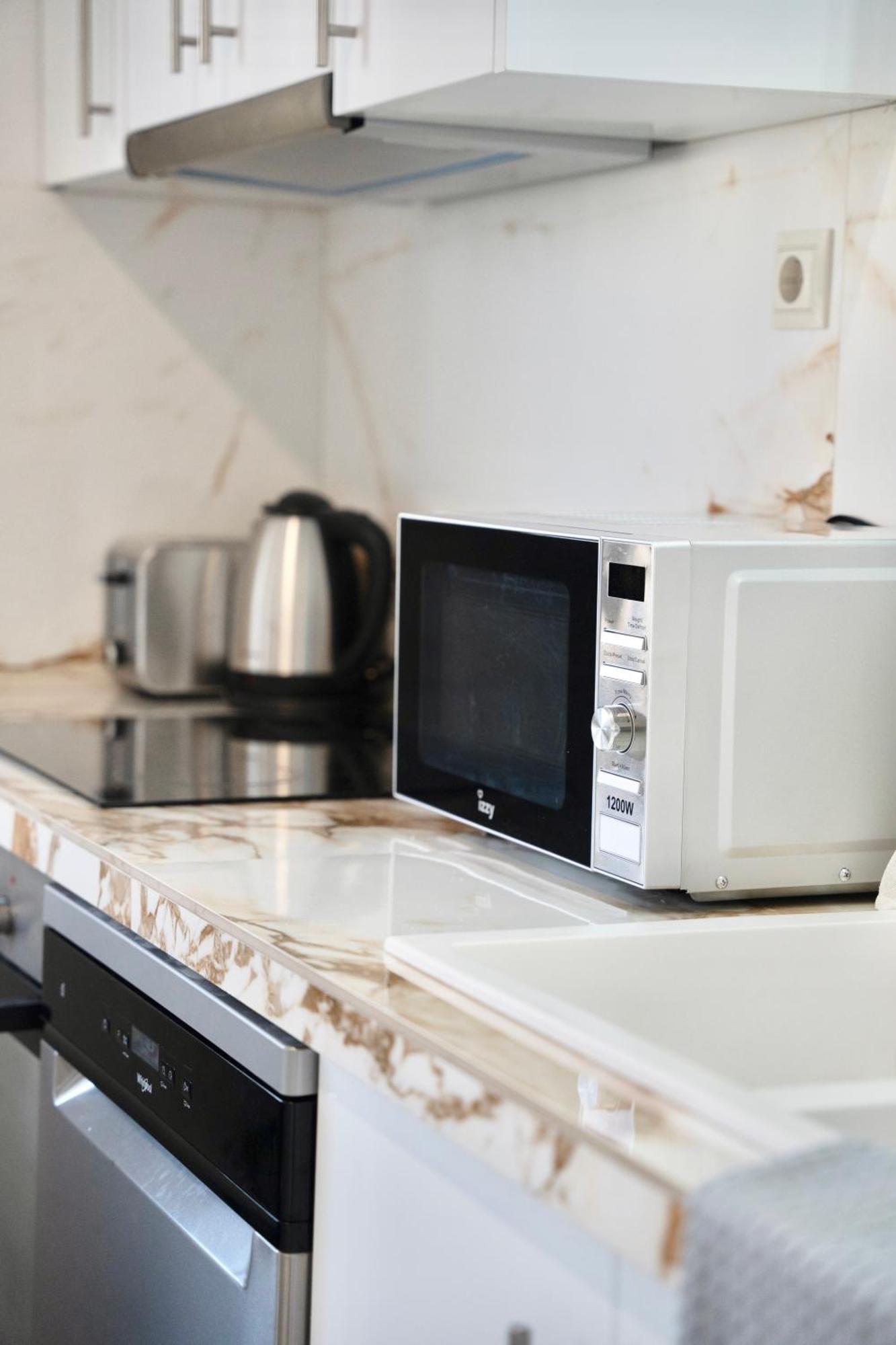 Exquisite 4-Bedroom Prestige Apartment Rhodes City エクステリア 写真
