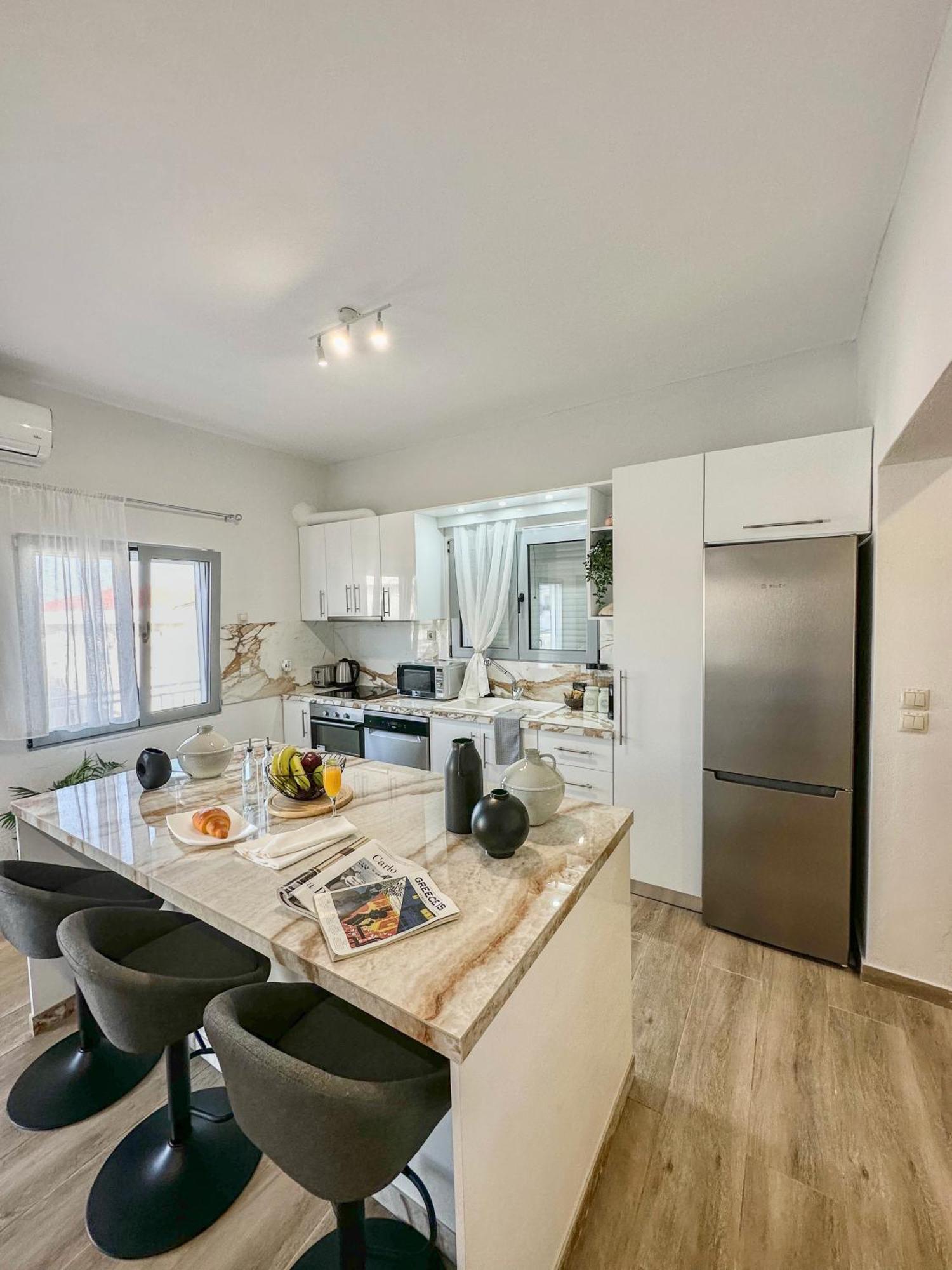 Exquisite 4-Bedroom Prestige Apartment Rhodes City エクステリア 写真