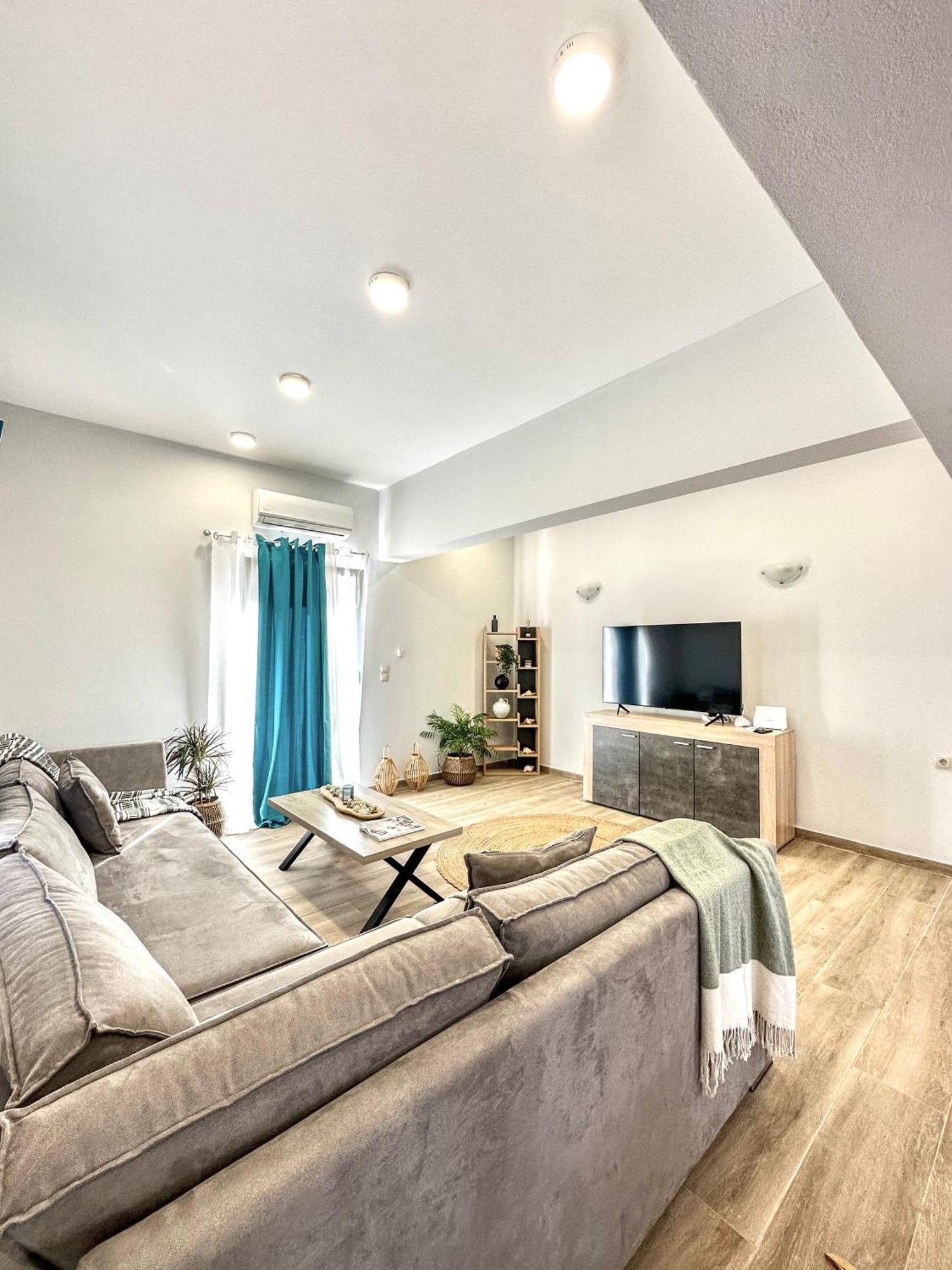 Exquisite 4-Bedroom Prestige Apartment Rhodes City エクステリア 写真
