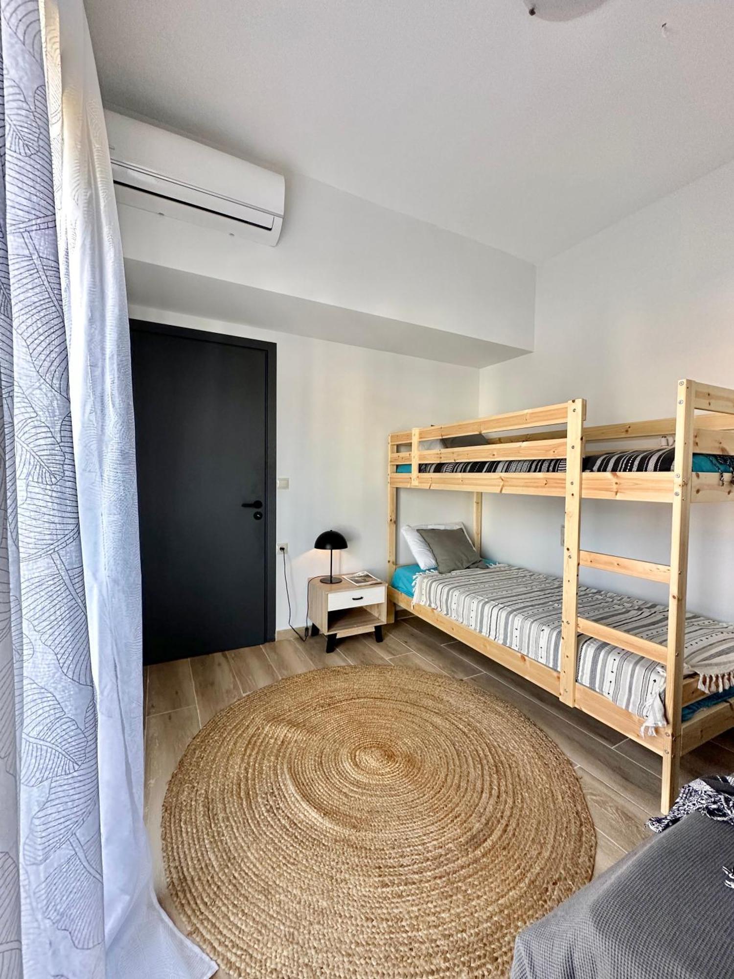 Exquisite 4-Bedroom Prestige Apartment Rhodes City エクステリア 写真