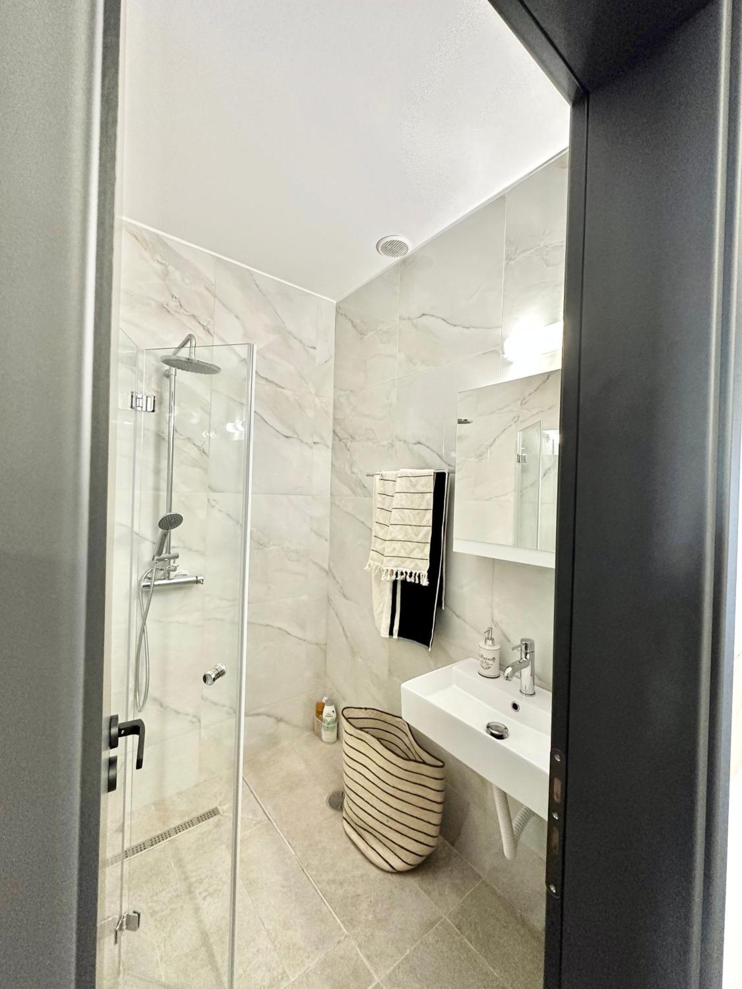Exquisite 4-Bedroom Prestige Apartment Rhodes City エクステリア 写真