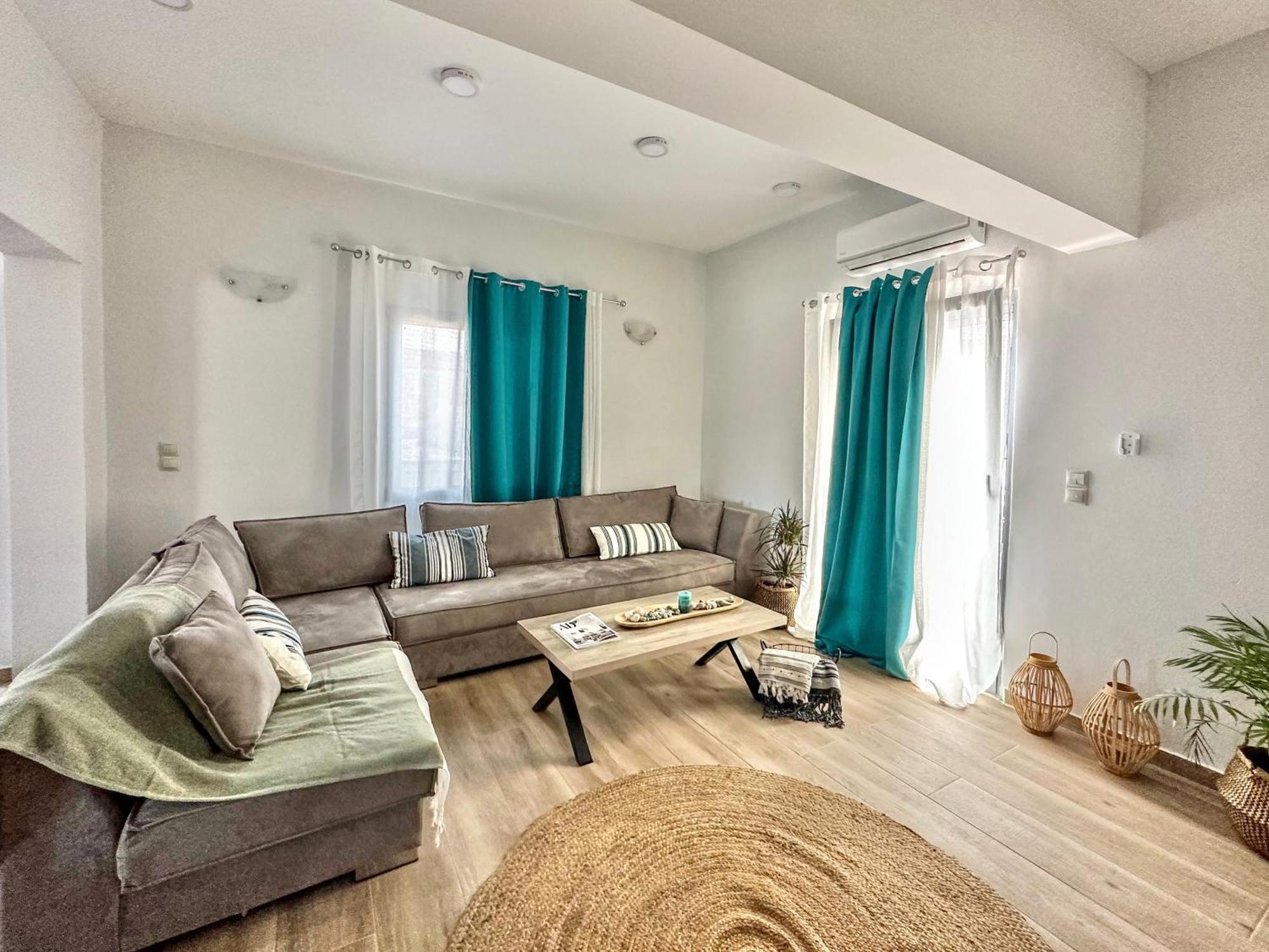 Exquisite 4-Bedroom Prestige Apartment Rhodes City エクステリア 写真